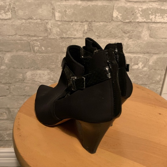 Donald J Pliner shoes Women Pointed Toe Ankle Boot size 8.5 US - Picture 2 of 9